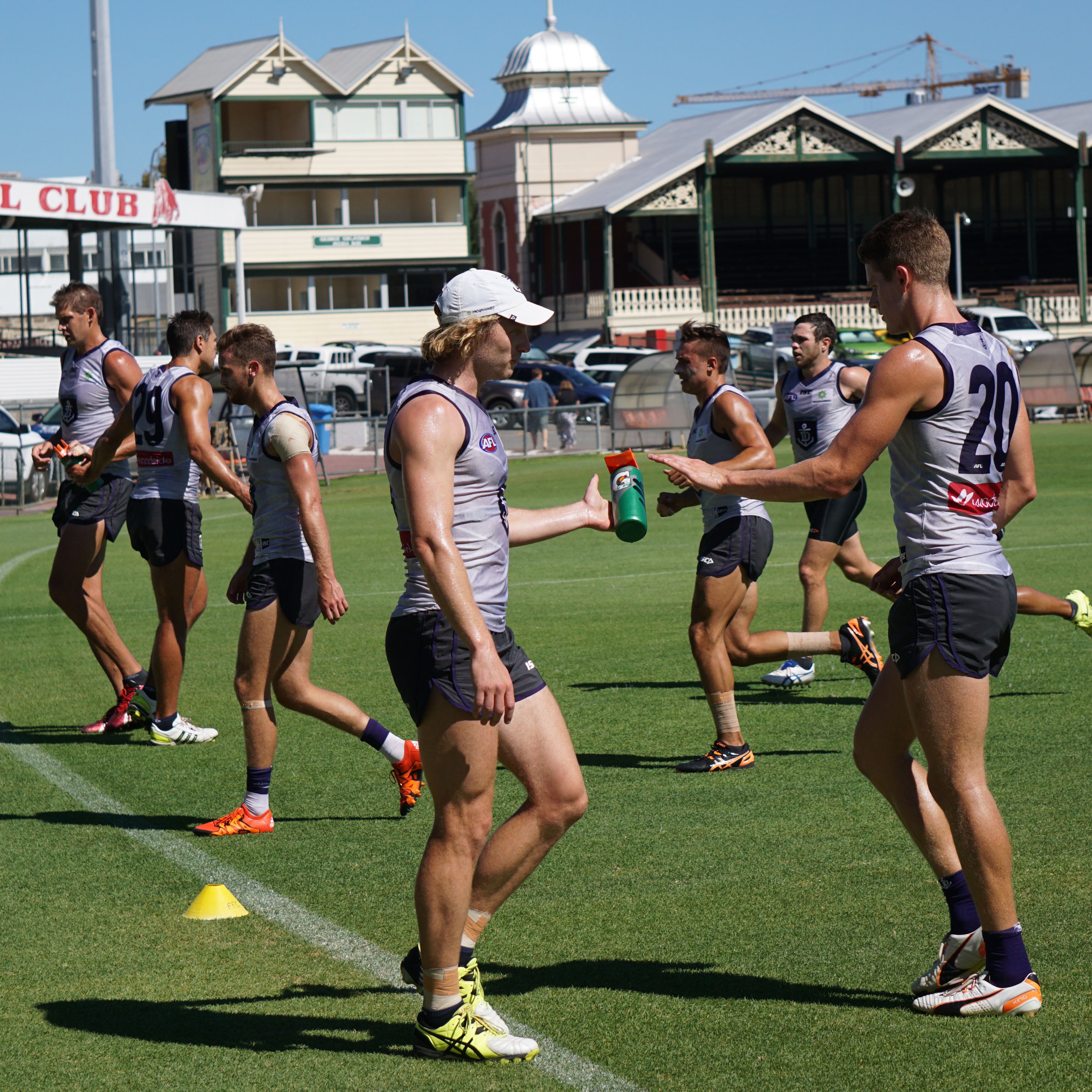 Intense heat and contested football at Freo's Monday training