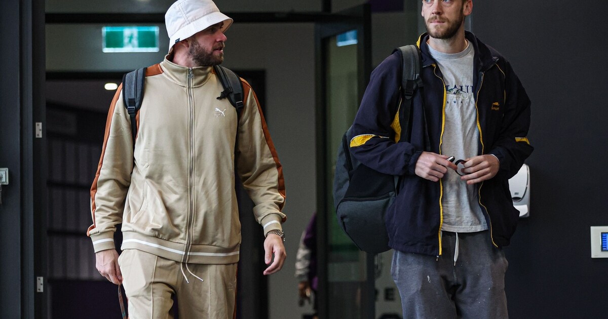 42 PHOTOS: Retro Kit Arrivals at Freo HQ